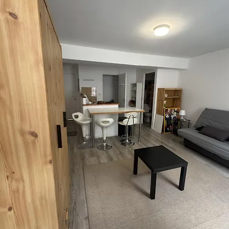 Studio, Centre De * La Rochelle (Charente-Maritime)